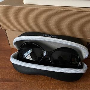 Vogue round black sunglasses